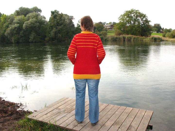 Strickanleitung für Strickjacke mit Taschen und Raglan von unten