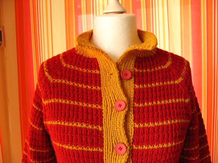 Strickanleitung für Strickjacke mit Taschen und Raglan von unten