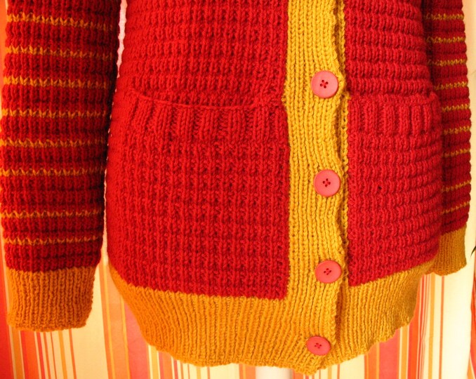 Strickanleitung für Strickjacke mit Taschen und Raglan von unten