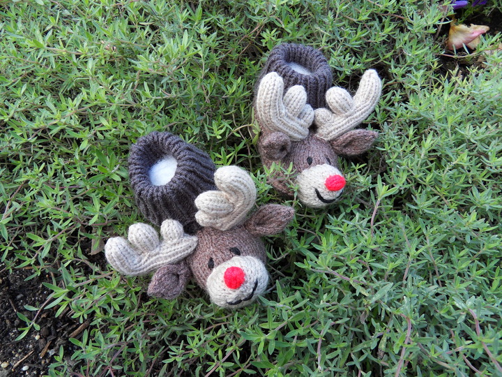 Strickanleitung Rudolph das kleine Rentier Babyschühchen