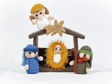 Amigurumi Weihnachtskrippe mit 13 niedlichen Figuren