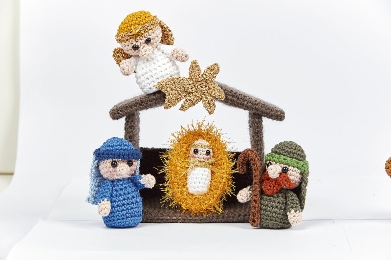 Amigurumi Weihnachtskrippe mit 13 niedlichen Figuren