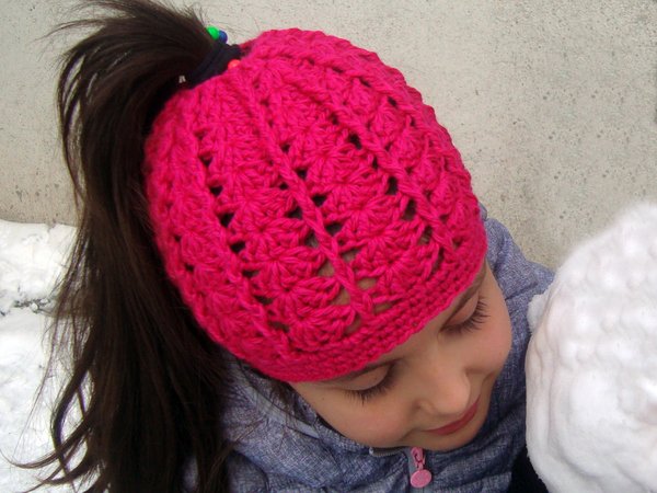 Christmas Messy bun hat Ponytail beanie for girls and women Running toque Winter cap with hair hole
