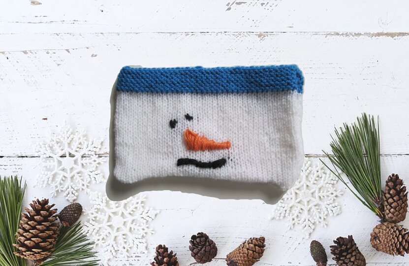 Strickanleitung Schneemanntasche 21 x 12 cm, perfekt für kleine Utensilien