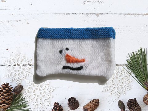 Strickanleitung Schneemanntasche 21 x 12 cm, perfekt für kleine Utensilien