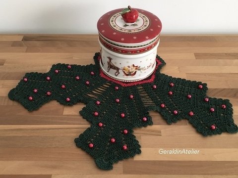 Tischdecke " Weihnachtbäume mit Perlen "