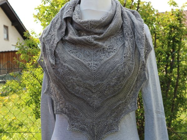 Knitting pattern shawl "Special Love"