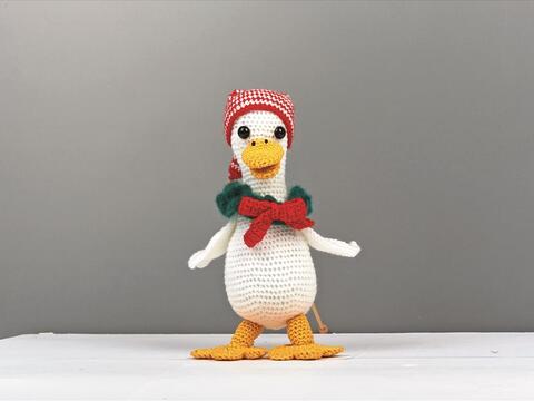 Amigurumi Gans im Weihnachtsoutfit