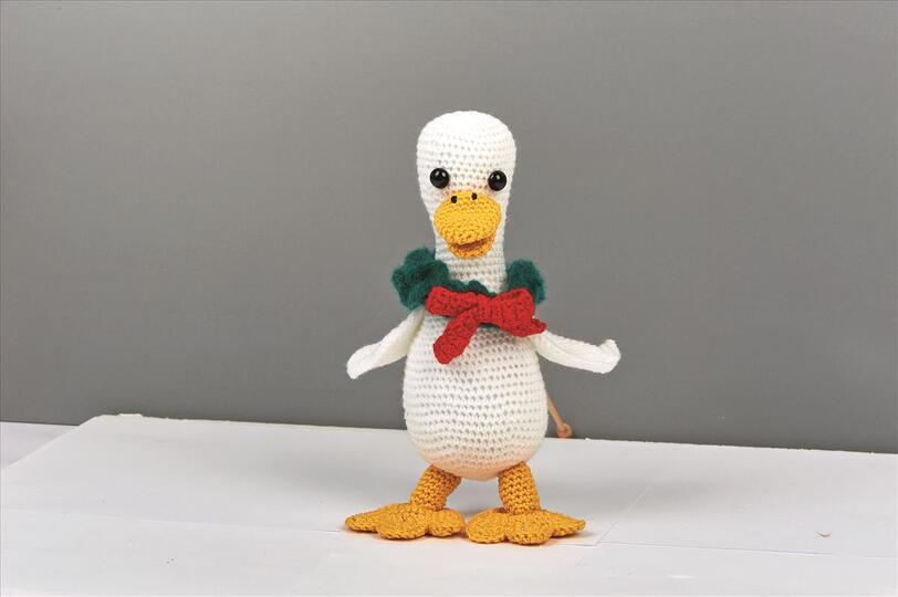 Amigurumi Gans im Weihnachtsoutfit