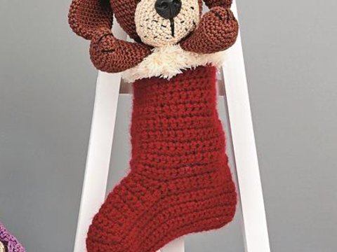 Amigurumi Welpe in einer Weihnachtssocke