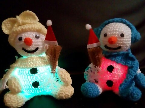 Leuchtender Schneemann mit Led Kugelbauch