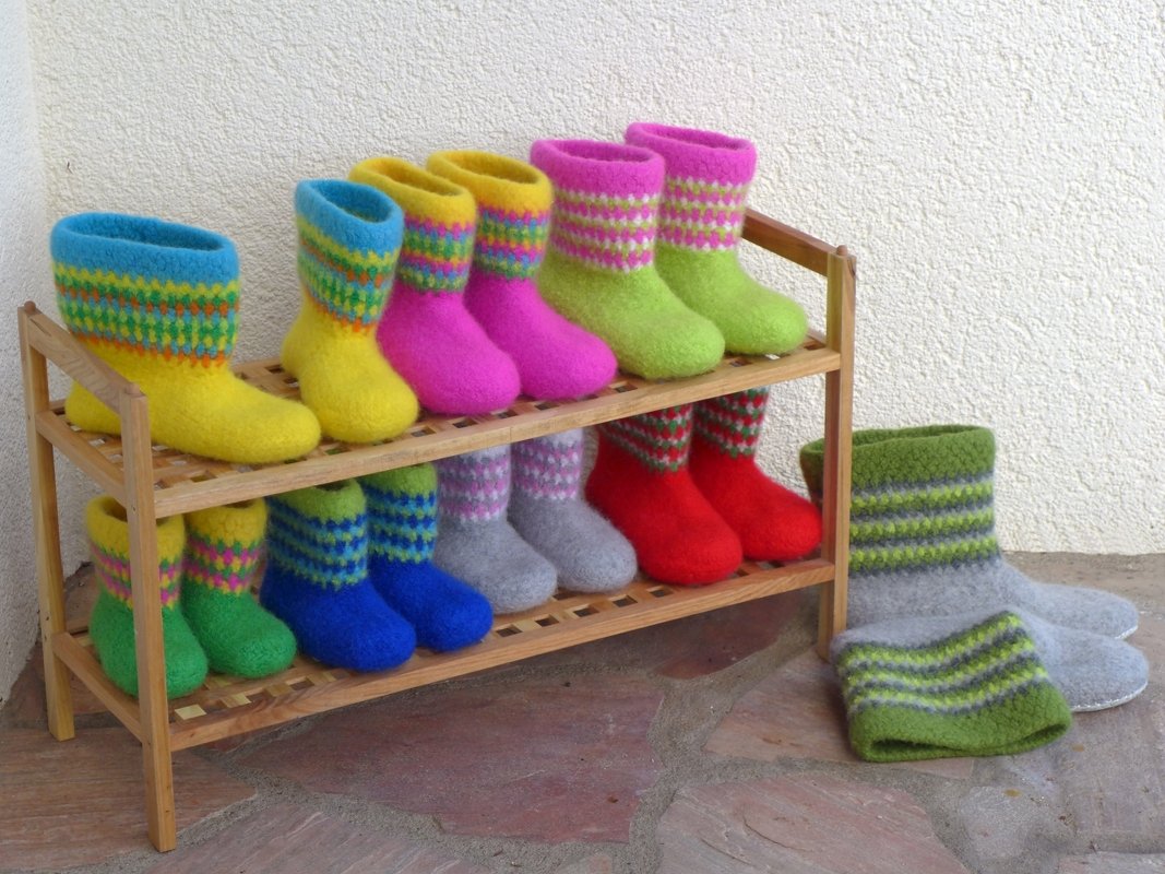 Filzstiefel mit buntem Häkelkragen -  Gr. 24 bis 45