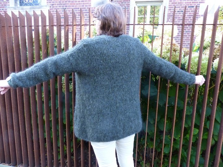 Strickanleitung, Olivefarbige Kuscheljacke (Gr. S – XXL, leicht an alle Größen anzupassen)