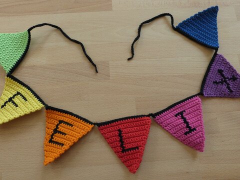 Häkelanleitung für eine einfache Wimpelgirlande in vielen Größen
