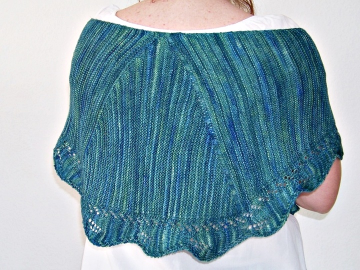 Strickanleitung Tuch – elegantes Schultertuch mit dekorativer Kante