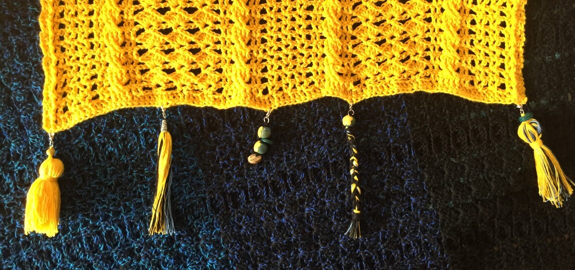 Gehäkelter Zopfschal