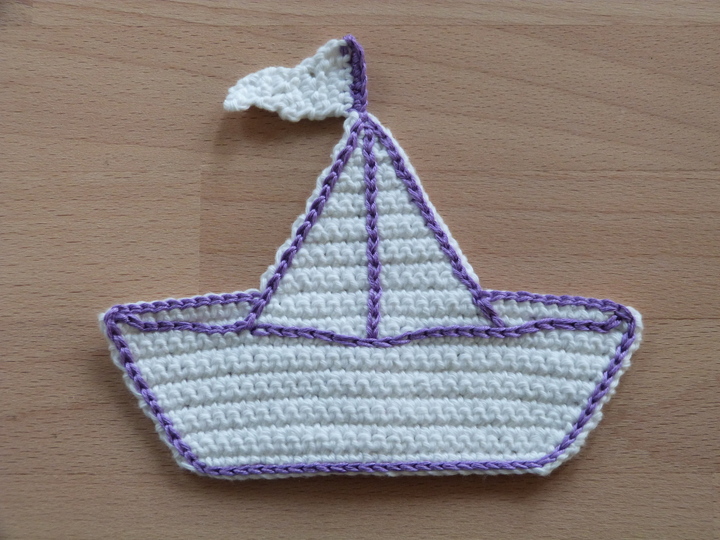 Crochet pattern paperboat appliqué