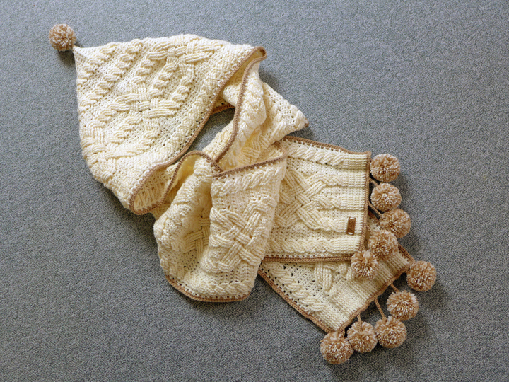 Mod. 024 - Häkelanleitung - Kapuzenschal/Schal & Stulpen mit Zopfmuster