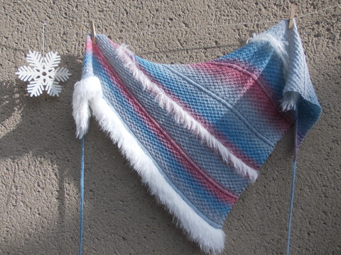 Dreiecktuch "Winterfreude" mit Bindebändern zum Schließen