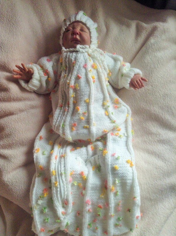 Strickanleitung Strampelsack mit Gurtschlitzen 0-6 Monate