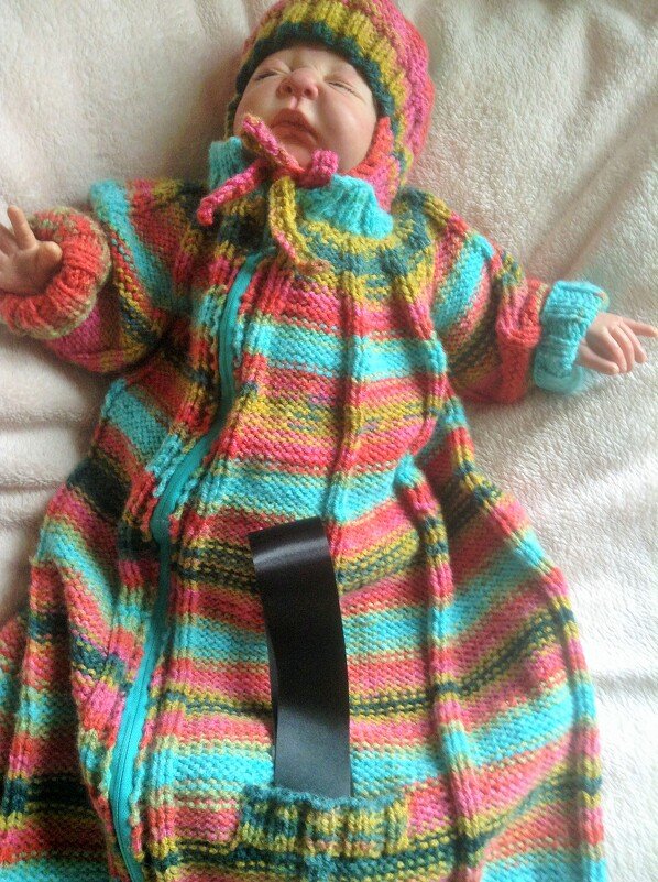 Strickanleitung Strampelsack mit Gurtschlitzen 0-6 Monate - Bild 2