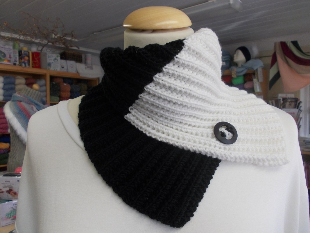 Faltkragen "Black & White" - Bild 3