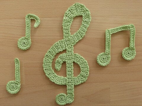 Häkelanleitung für Applikationen: Notenschlüssel und Noten