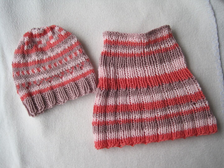 Strickanleitung Poncho und Baby Mütze, 2 Größen für Babys und Kleinkinder