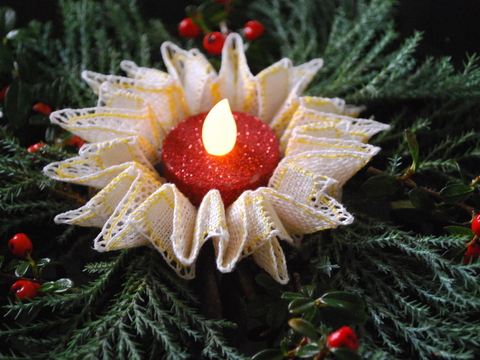 geklöppelter Stern mit Teelicht