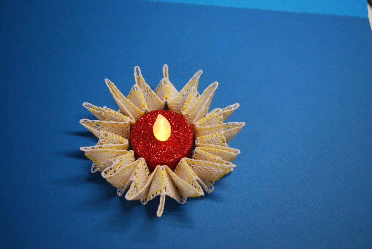 geklöppelter Stern mit Teelicht - Bild 2