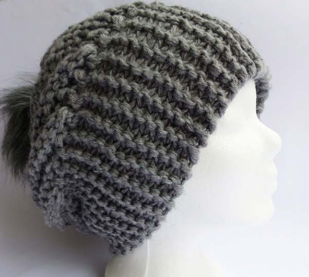 Strickanleitung, Bommelmütze mit diagonal Streifen (super leicht an alle Größen anzupassen)