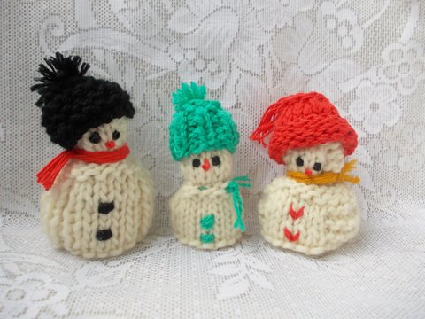 Strickanleitung für Schneemann-Familie, 3 kleine Puppen/Figuren, nicht nur für Weihnachten, geeignet auch für Anfänger