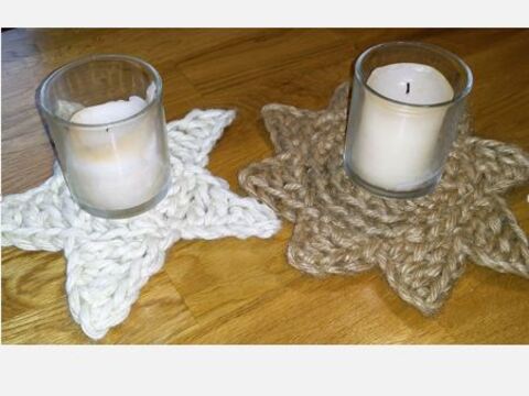 Weihnachtliche Untersetzer aus Jutegarn