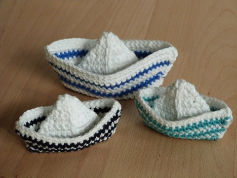 Crochet pattern paperboat in 2 sizes