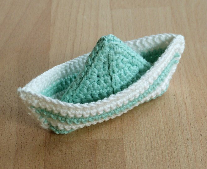 Crochet pattern paperboat in 2 sizes