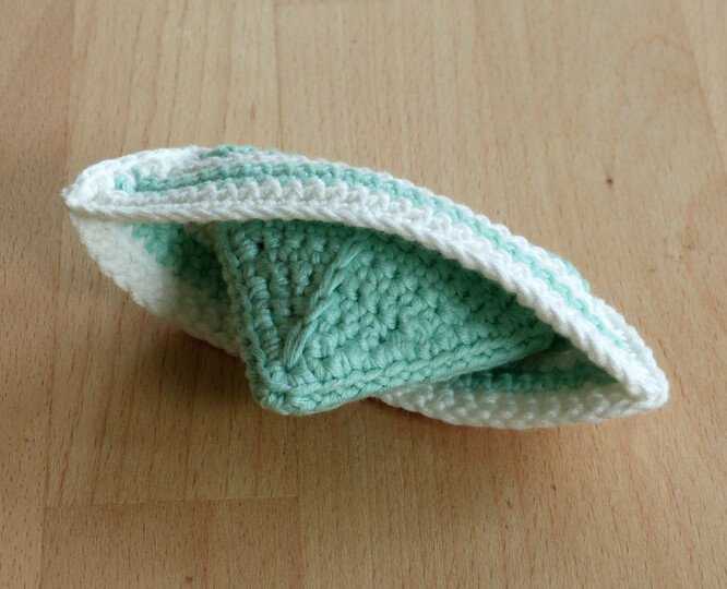 Crochet pattern paperboat in 2 sizes