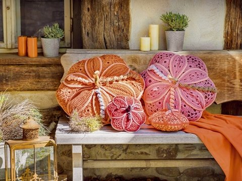 Gehäkelte Kissenin Kürbisform