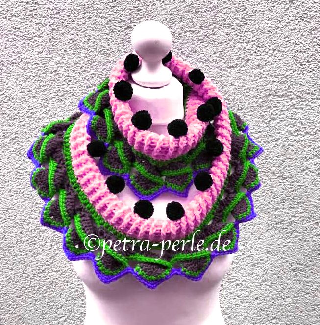 Loop mit Bommel - Crochet