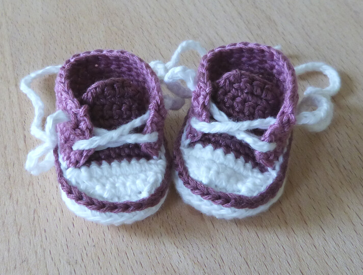 Häkelanleitung Mini-Puppenschuhe Fußlänge 4 cm