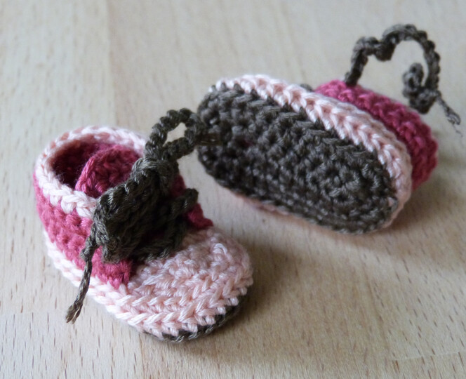 Häkelanleitung Mini-Puppenschuhe Fußlänge 4 cm