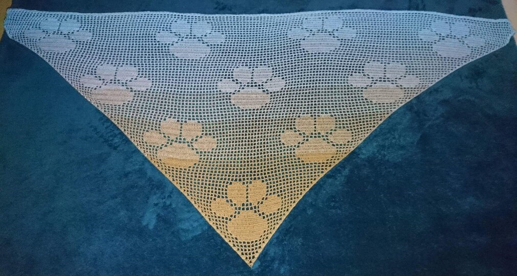 Motivtuch "Pfoten" Version 2, Dreieckstuch, Häkelanleitung