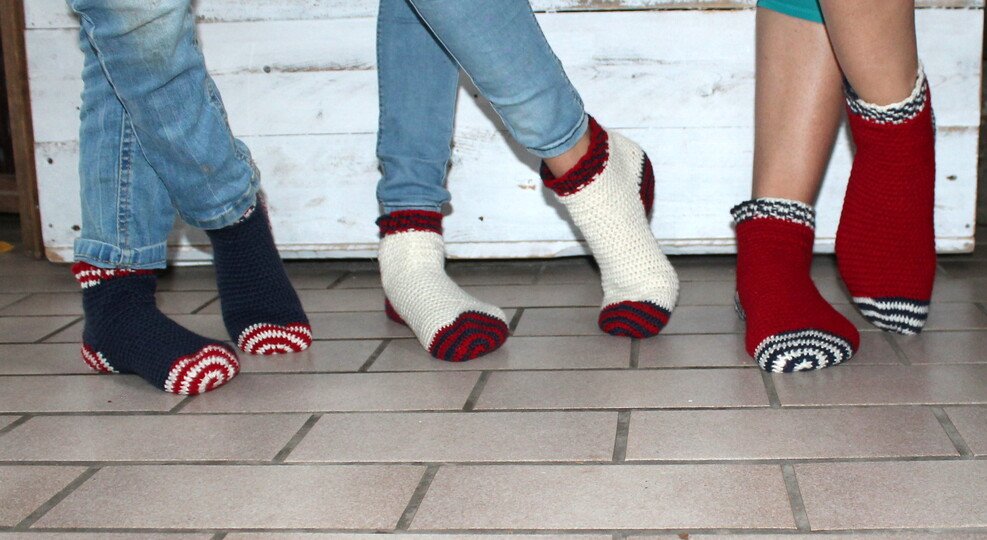 Spiralsocken häkeln – Ringelsocken in drei Größen (deutsche Anleitung)