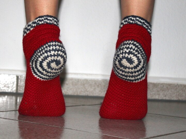 Spiralsocken häkeln – Ringelsocken in drei Größen (deutsche Anleitung)