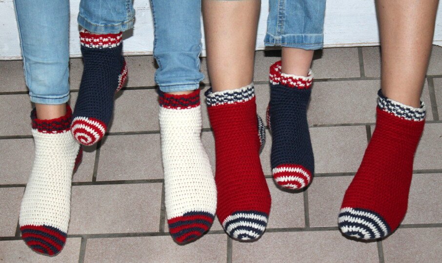 Spiralsocken häkeln – Ringelsocken in drei Größen (deutsche Anleitung)