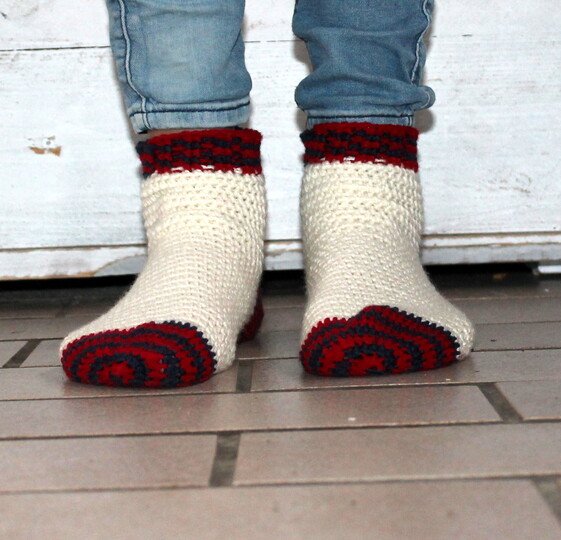 Spiralsocken häkeln – Ringelsocken in drei Größen (deutsche Anleitung)