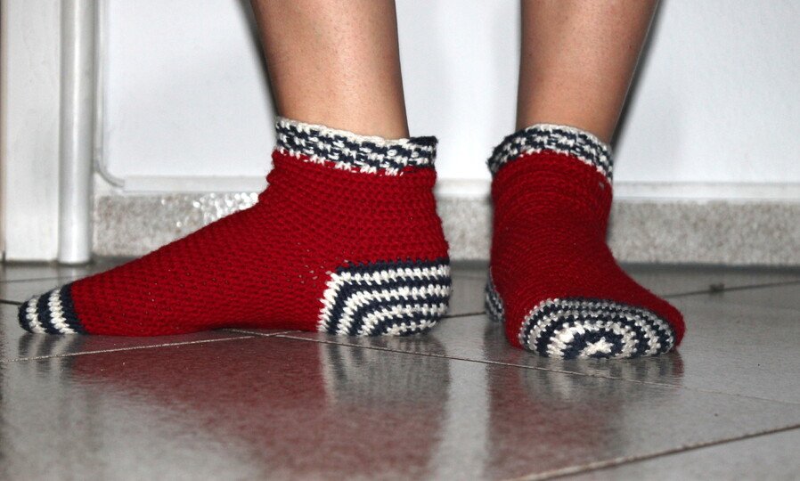 Spiralsocken häkeln – Ringelsocken in drei Größen (deutsche Anleitung)