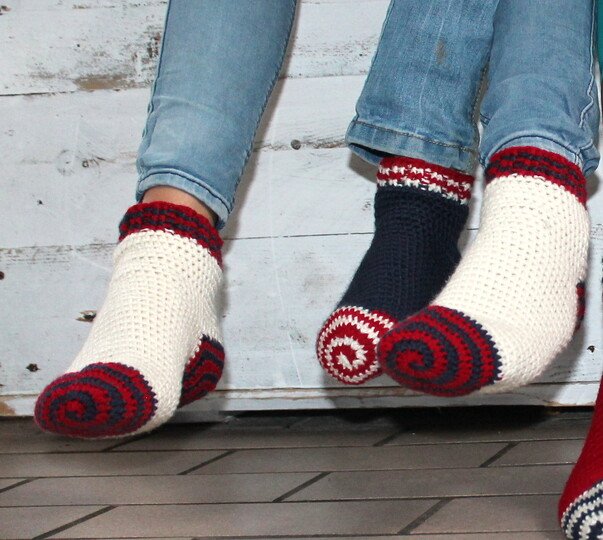 Spiralsocken häkeln – Ringelsocken in drei Größen (deutsche Anleitung)