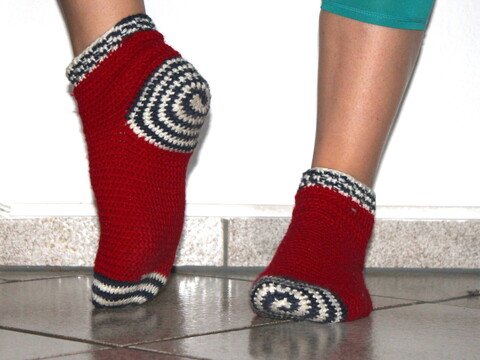 Spiralsocken häkeln – Ringelsocken in drei Größen (deutsche Anleitung)