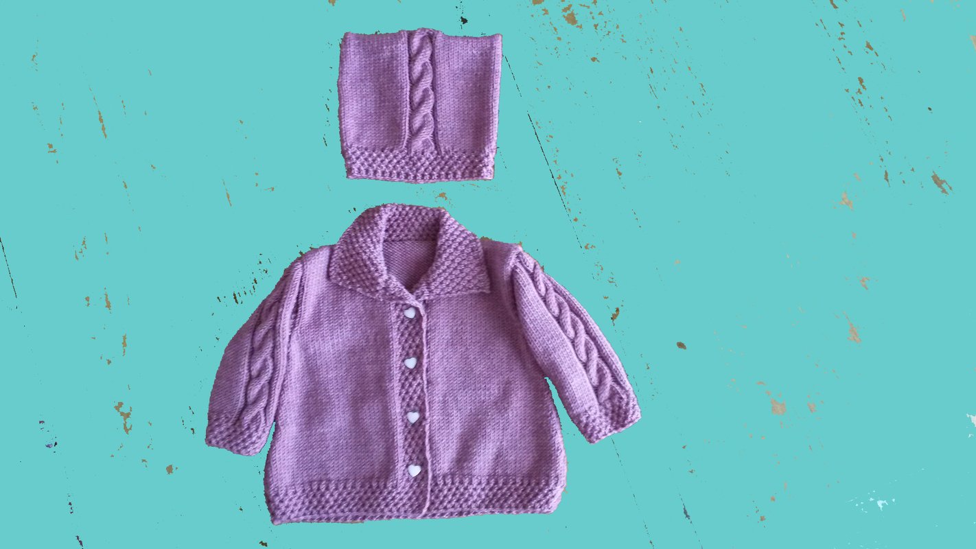 Babyjäckchen und Mütze mit Zöpfen