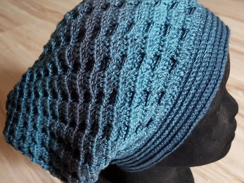 Häkelanleitung Beanie "Square" aus kleinen Farbverlaufsbobbeln